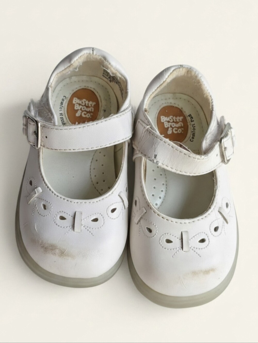 Vintage Buster Brown & Co. White Leather Cutout Bow Mary Janes - Size 4